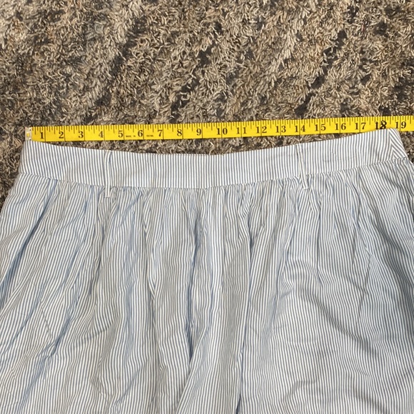Crown and ivy blue and white pinstripe 100% rayon shorts size 16 4 inch inseam - Picture 6 of 9